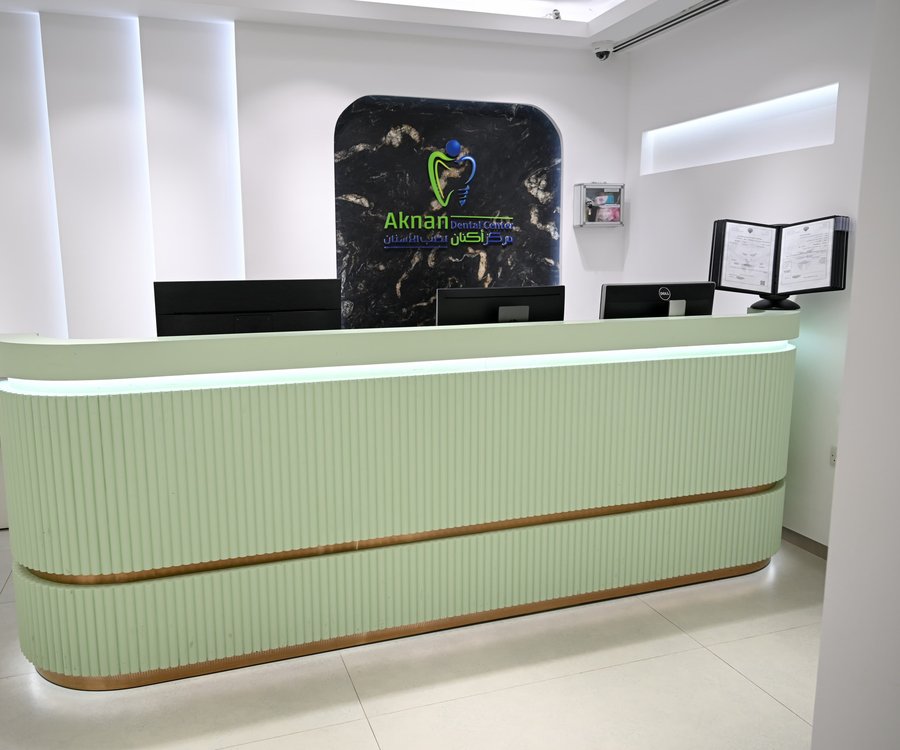 Aknan Dental reception desk